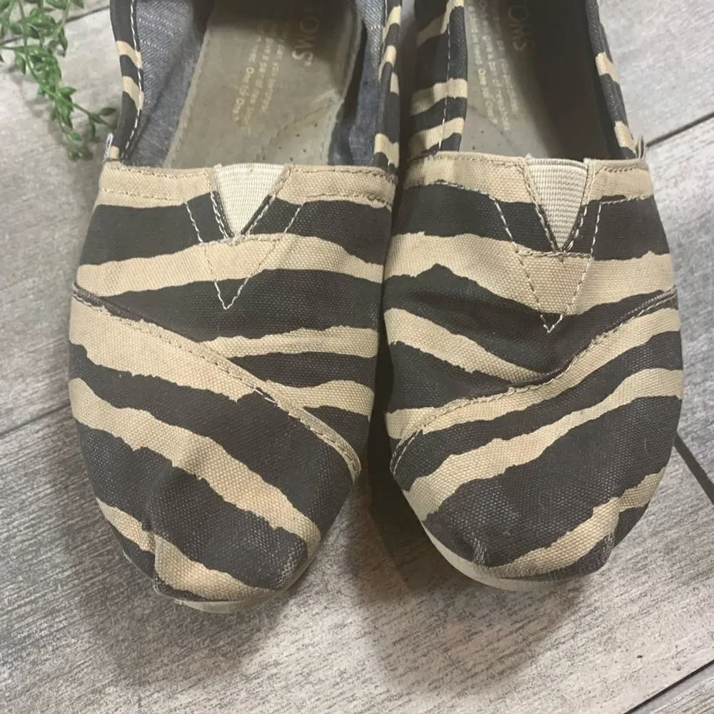 ‎{Toms} zebra print flats
